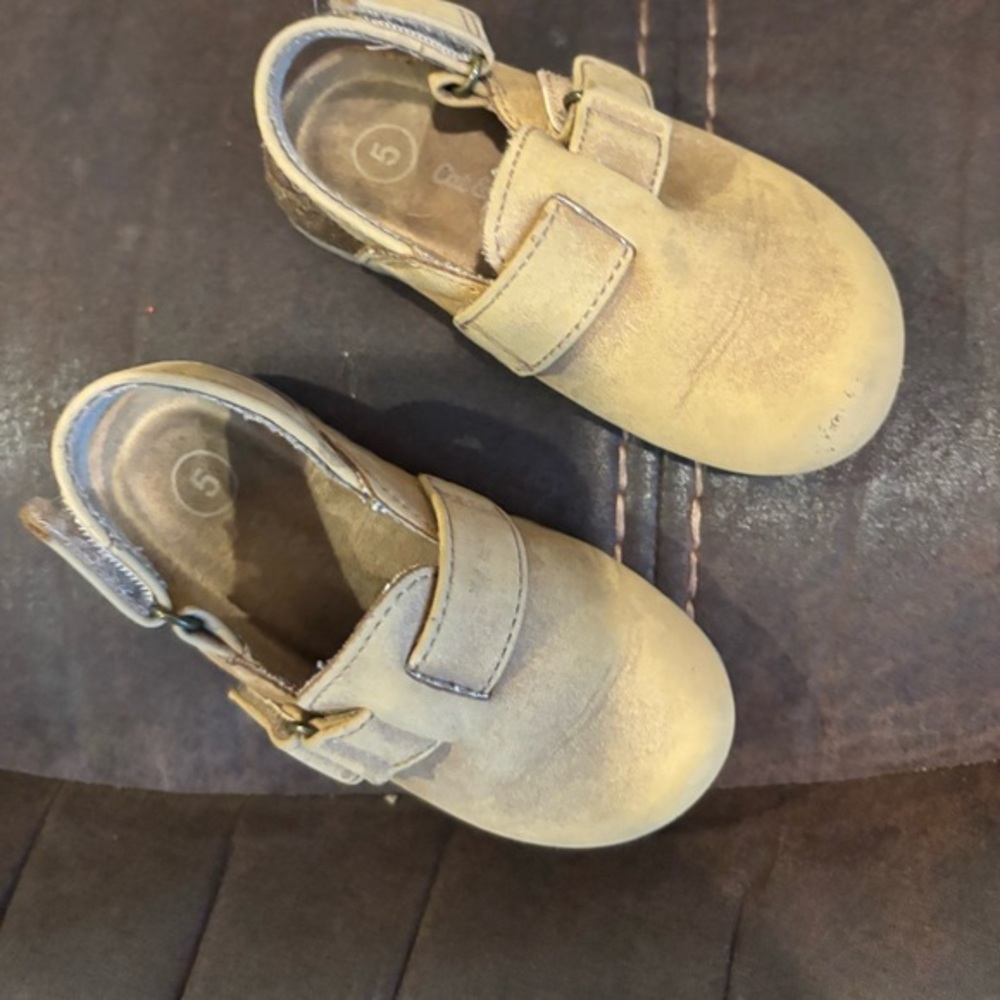 10/$20🔥Kids Tan Shoes Cat‎ & Jack 
/toddler